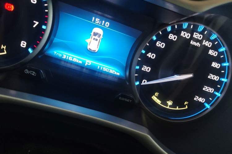 Used Geely Auto Emgrand 2017 Hatchback RS Million Edition 1.5L CVT Upward Version Odometer Close Up