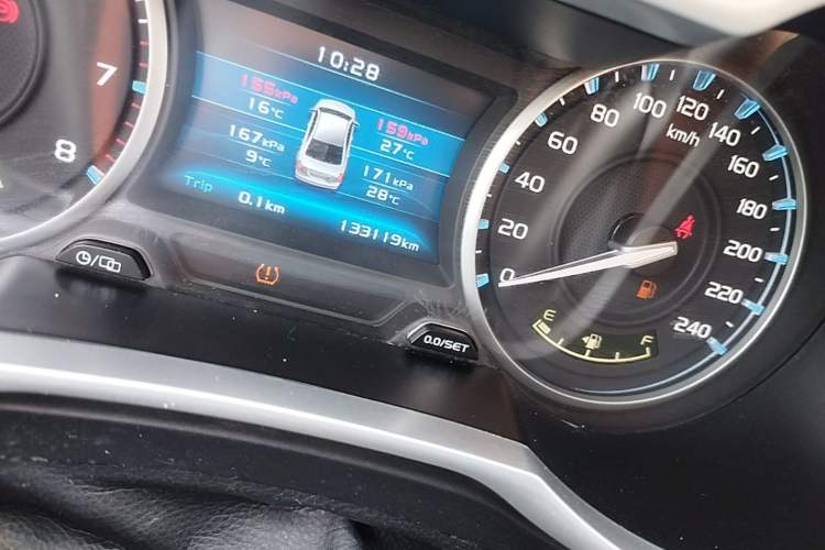 Used Geely Auto Emgrand 2017 Sedan Million Edition 1.5L Manual - Upward Version Odometer Close Up