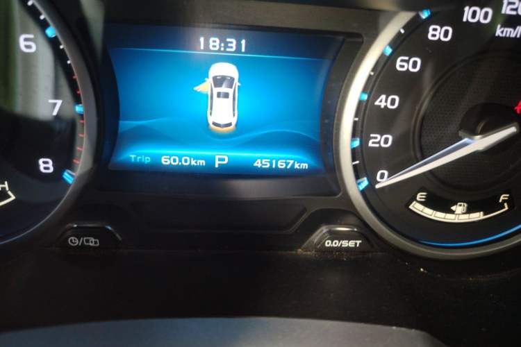 Used Geely Auto Emgrand 2017 Hatchback RS Million Edition 1.5L CVT Upward Version Odometer Close Up