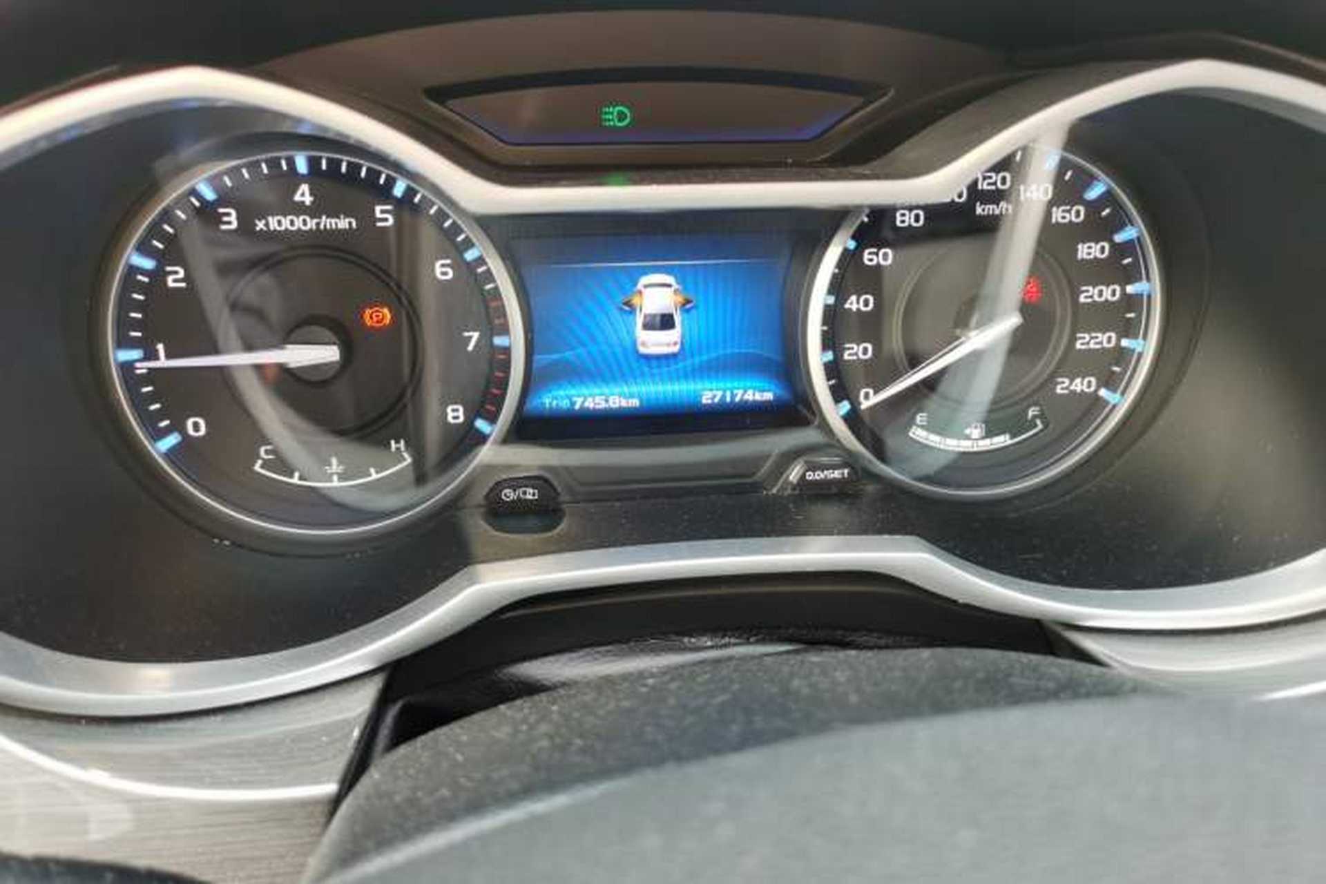 Used Geely Auto Emgrand 2017 Sedan Million Edition 1.5L Manual Fashion Model Odometer Close Up