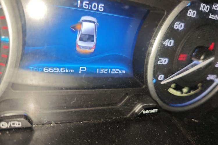 Used Geely Auto Emgrand 2017 Sedan Million Edition 1.5L CVT Upward Version Odometer Close Up