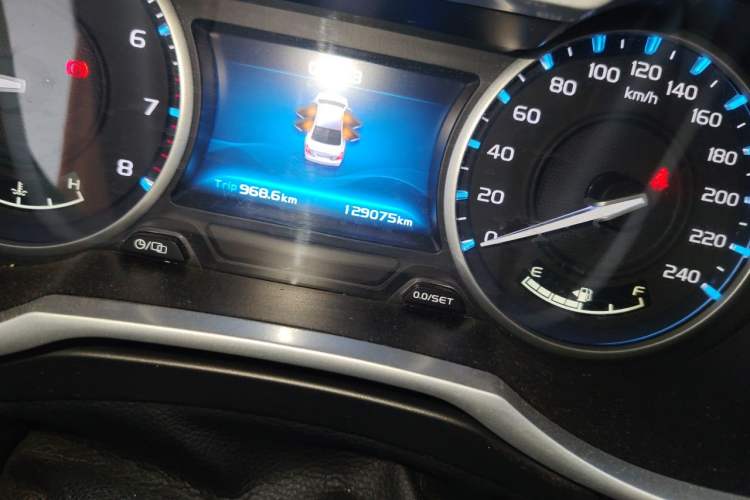 Used Geely Auto Emgrand 2017 Sedan Million Edition 1.5L Manual - Upward Version Odometer Close Up