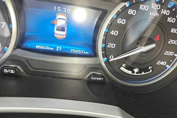 Used Geely Auto Emgrand 2017 Sedan Million Edition 1.5L CVT Upward Version Odometer Close Up