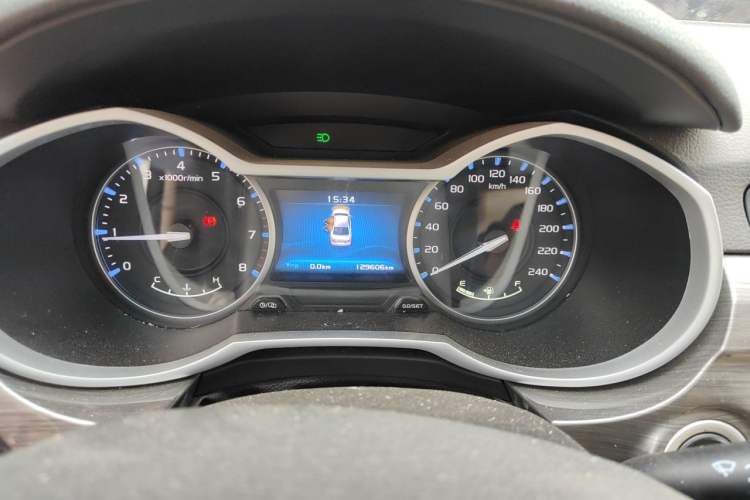 Used Geely Auto Emgrand 2017 Sedan Million Edition 1.5L Manual Luxury Model Odometer Close Up