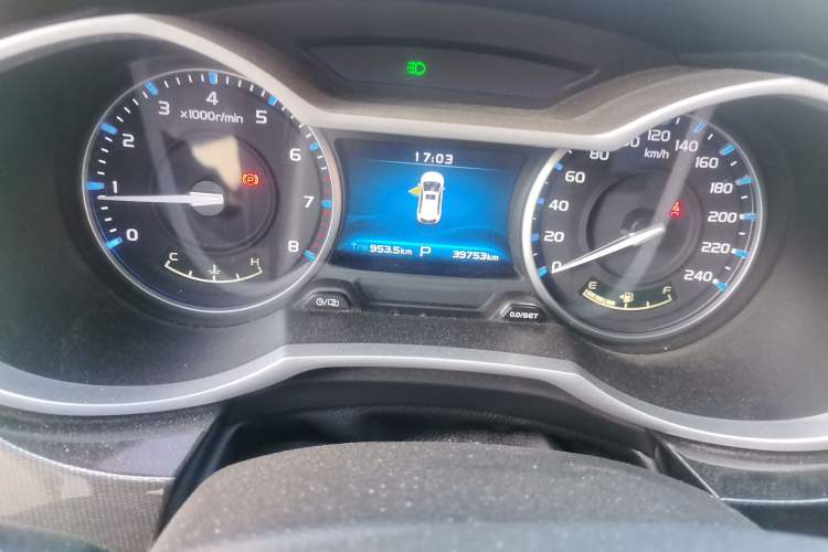 Used Geely Auto Emgrand 2017 Hatchback RS Million Edition 1.5L CVT Upward Version Odometer Close Up