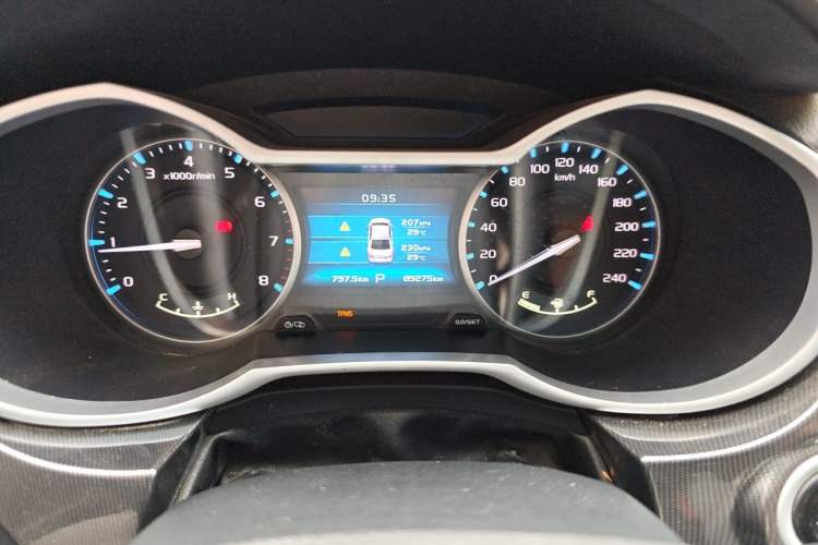 Used Geely Auto Emgrand 2017 Sedan Million Edition 1.5L CVT Luxury Model Odometer Close Up