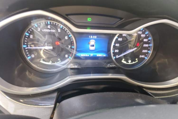 Used Geely Auto Emgrand 2017 Sedan Million Edition 1.5L CVT Upward Version Odometer Close Up