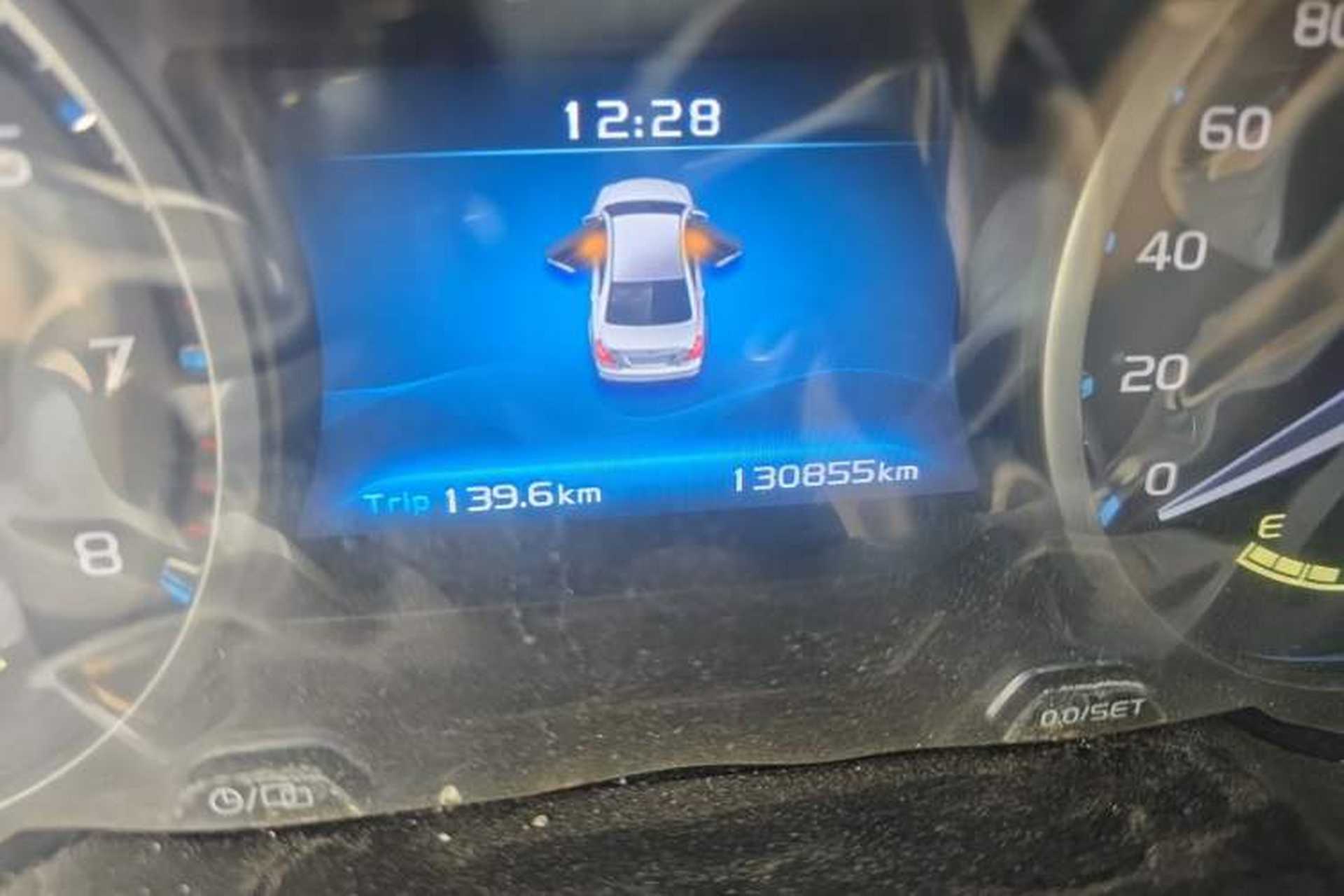 Used Geely Auto Emgrand 2017 Sedan Million Edition 1.5L Manual Luxury Model Odometer Close Up