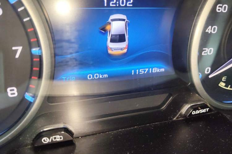 Used Geely Auto Emgrand 2017 Sedan Million Edition 1.5L Manual - Upward Version Odometer Close Up