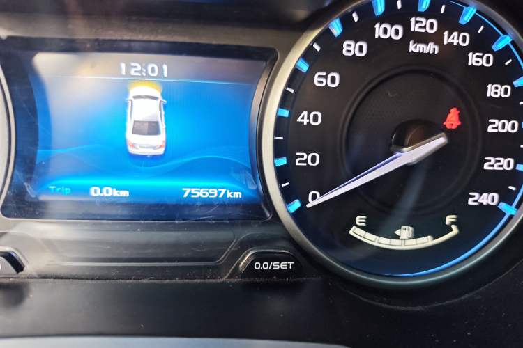 Used Geely Auto Emgrand 2017 Sedan Million Edition 1.3T Manual Top-Grade Version Odometer Close Up