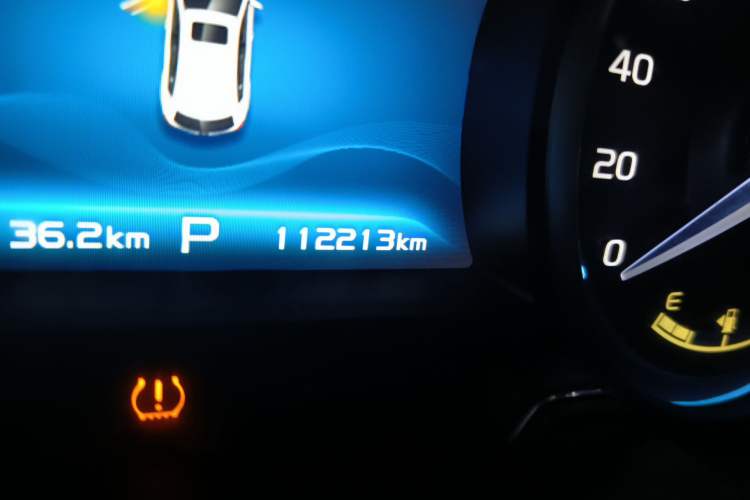 Used Geely Auto Emgrand 2017 Hatchback RS Million Edition 1.5L CVT Upward Version Odometer Close Up