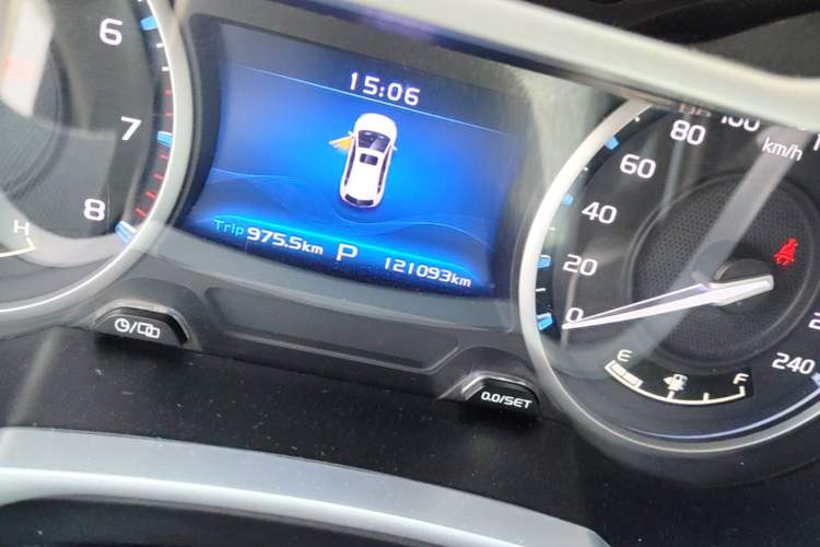 Used Geely Auto Emgrand 2017 Hatchback RS Million Edition 1.5L CVT Upward Version Odometer Close Up