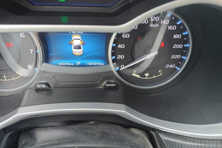 Used Geely Auto Emgrand 2017 Sedan Million Edition 1.5L CVT Upward Version Odometer Close Up