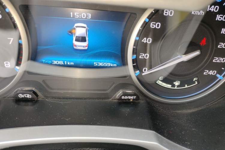 Used Geely Auto Emgrand 2017 Sedan Million Edition 1.5L Manual Luxury Model Odometer Close Up
