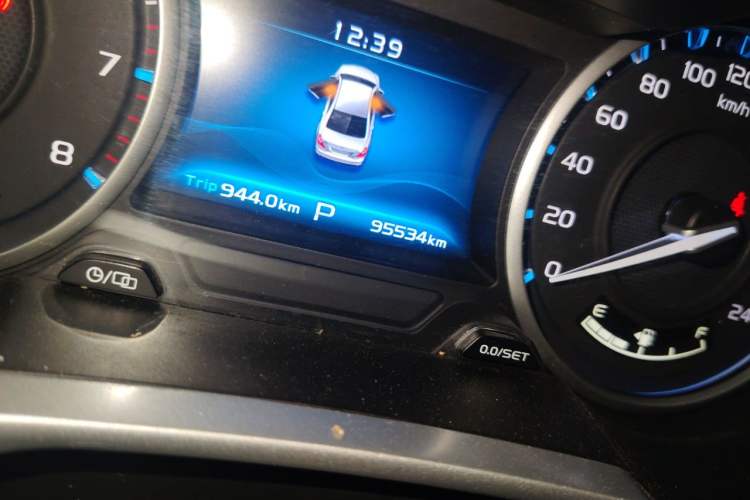 Used Geely Auto Emgrand 2017 Sedan Million Edition 1.5L CVT Upward Version Odometer Close Up
