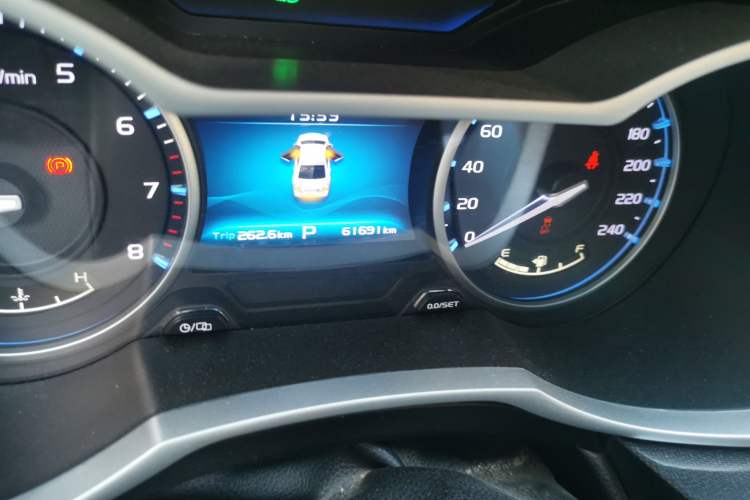 Used Geely Auto Emgrand 2017 Sedan Million Edition 1.5L CVT Upward Version Odometer Close Up