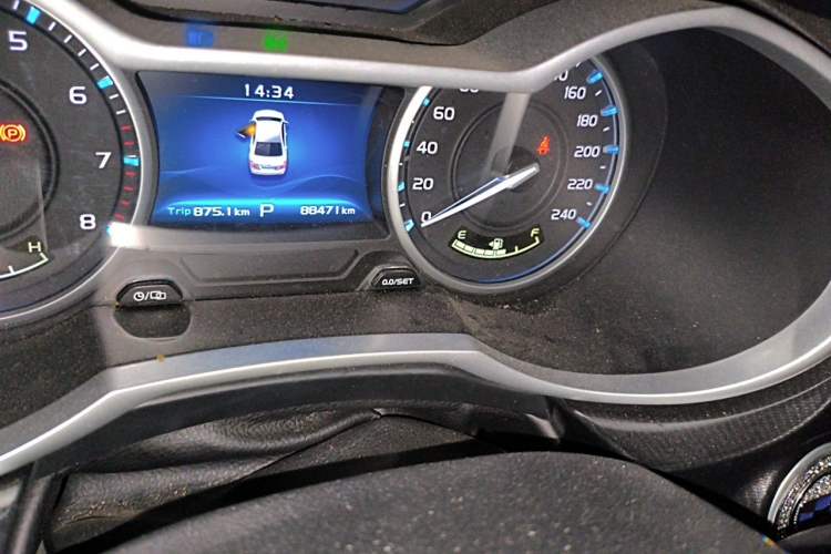 Used Geely Auto Emgrand 2017 Sedan Million Edition 1.5L CVT Upward Version Odometer Close Up