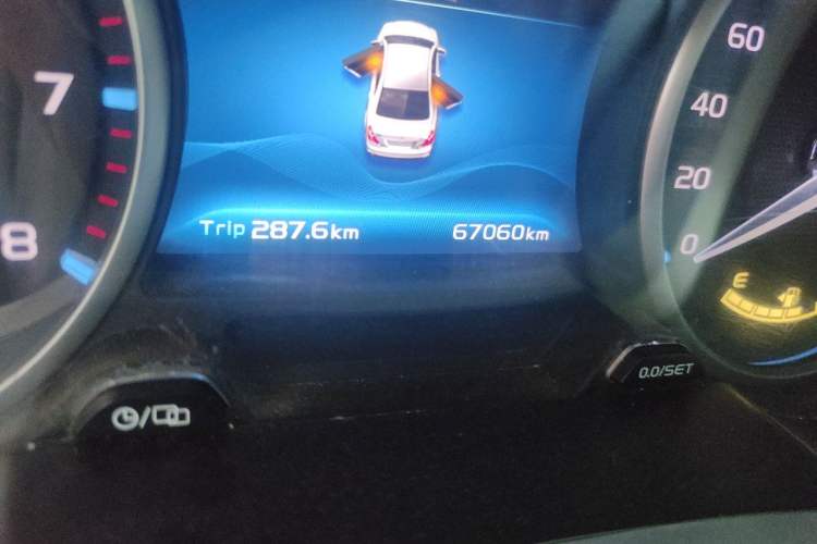Used Geely Auto Emgrand 2017 Sedan Million Edition 1.5L Manual - Upward Version Odometer Close Up