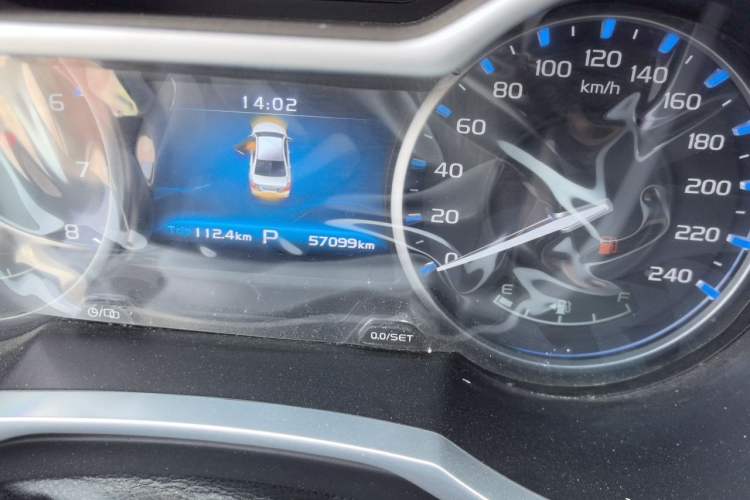 Used Geely Auto Emgrand 2017 Sedan Million Edition 1.5L CVT Upward Version Odometer Close Up