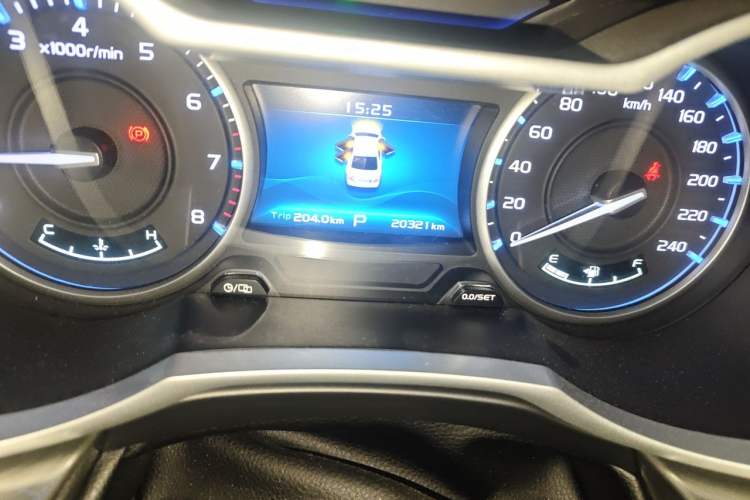 Used Geely Auto Emgrand 2017 Sedan Million Edition 1.5L CVT Luxury Model Odometer Close Up
