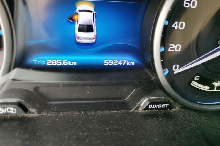 Used Geely Auto Emgrand 2017 Sedan Million Edition 1.5L Manual Luxury Model Odometer Close Up