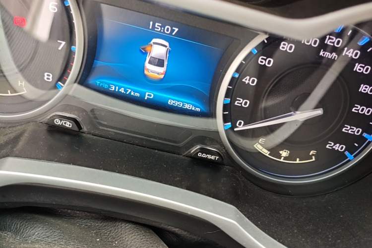 Used Geely Auto Emgrand 2017 Sedan Million Edition 1.5L CVT Upward Version Odometer Close Up