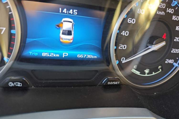 Used Geely Auto Emgrand 2017 Sedan Million Edition 1.5L CVT Upward Connectivity Version Odometer Close Up