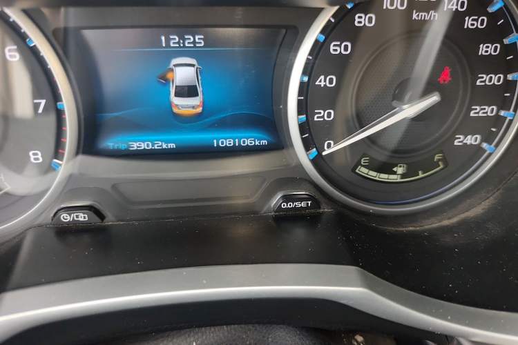 Used Geely Auto Emgrand 2017 Sedan Million Edition 1.5L Manual Luxury Model Odometer Close Up