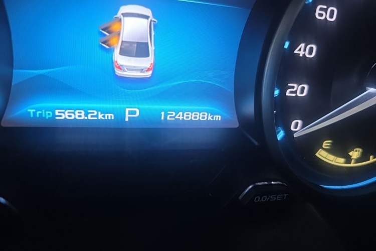 Used Geely Auto Emgrand 2017 Sedan Million Edition 1.5L CVT Upward Version Odometer Close Up