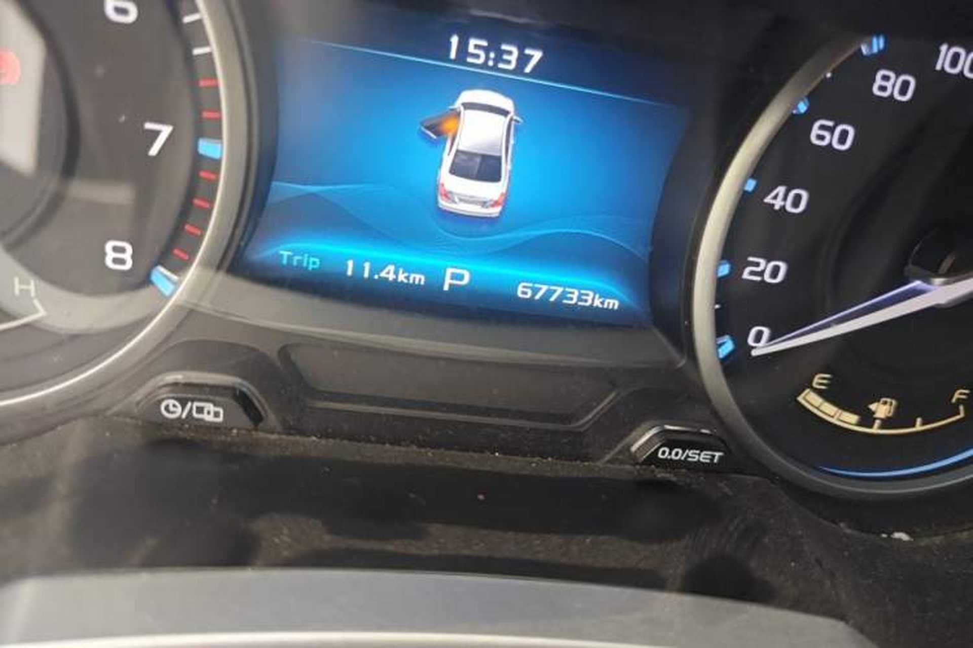 Used Geely Auto Emgrand 2017 Sedan Million Edition 1.5L CVT Upward Version Odometer Close Up
