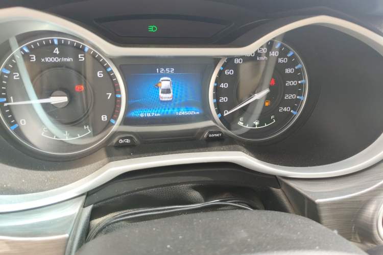 Used Geely Auto Emgrand 2017 Sedan Million Edition 1.5L Manual Luxury Model Odometer Close Up