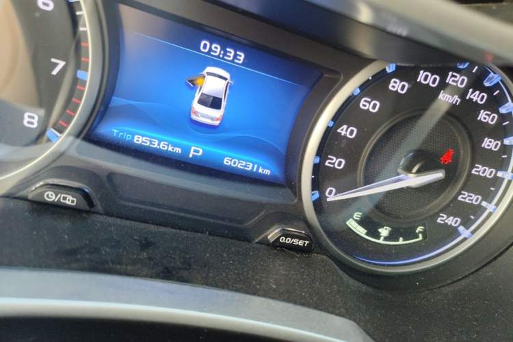 Used Geely Auto Emgrand 2017 Sedan Million Edition 1.5L CVT Upward Version Odometer Close Up