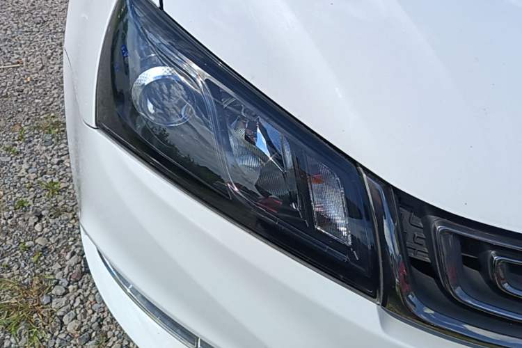 Used Geely Auto Emgrand 2017 Sedan Million Edition 1.5L CVT Upward Version Right Front Headlight