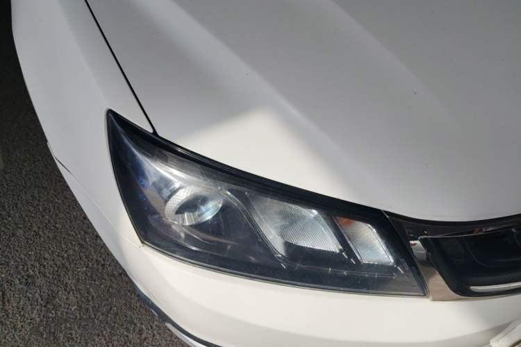 Used Geely Auto Emgrand 2017 Hatchback RS Million Edition 1.5L CVT Upward Version Right Front Headlight