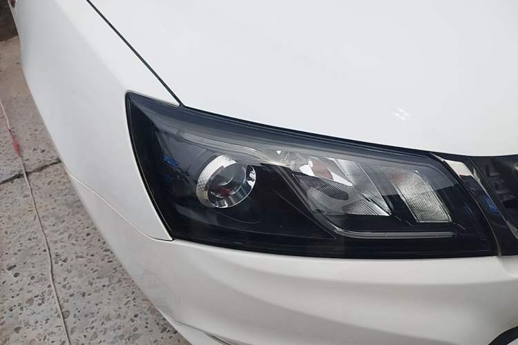 Used Geely Auto Emgrand 2017 Sedan Million Edition 1.5L Manual - Upward Version Right Front Headlight