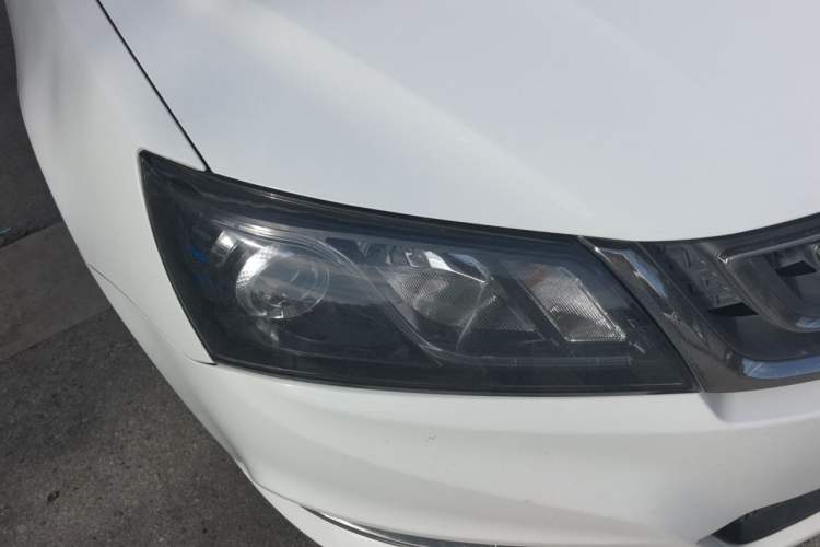Used Geely Auto Emgrand 2017 Sedan Million Edition 1.5L Manual Upward Connect Version Right Front Headlight