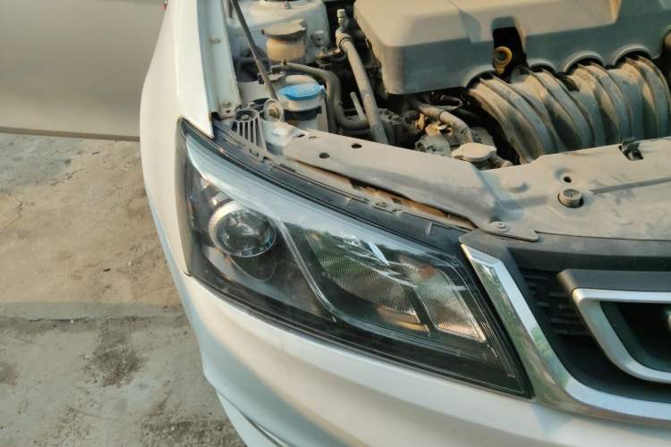 Used Geely Auto Emgrand 2017 Sedan Million Edition 1.5L CVT Luxury Model Right Front Headlight