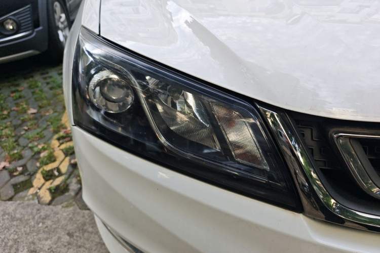 Used Geely Auto Emgrand 2017 Sedan Million Edition 1.5L CVT Upward Version Right Front Headlight