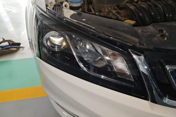 Used Geely Auto Emgrand 2017 Sedan Million Edition 1.5L Manual - Upward Version Right Front Headlight