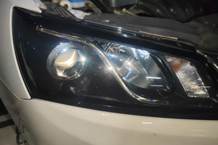 Used Geely Auto Emgrand 2017 Sedan Million Edition 1.5L Manual - Upward Version Right Front Headlight