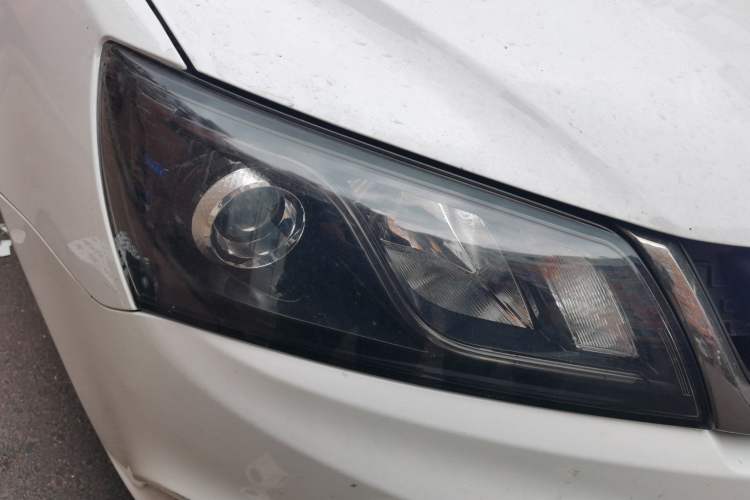 Used Geely Auto Emgrand 2017 Sedan Million Edition 1.5L Manual Luxury Model Right Front Headlight