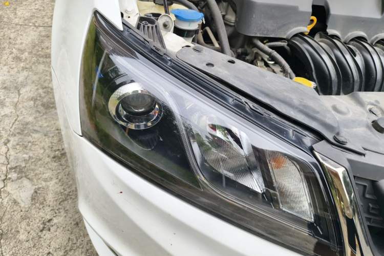 Used Geely Auto Emgrand 2017 Sedan Million Edition 1.5L Manual - Upward Version Right Front Headlight