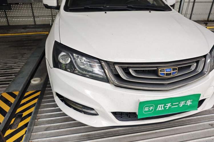 Used Geely Auto Emgrand 2017 Sedan Million Edition 1.5L CVT Upward Version Right Front Headlight