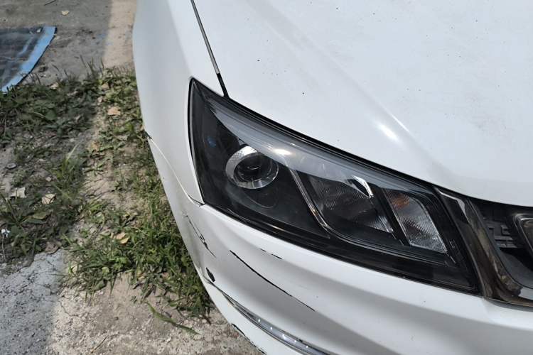 Used Geely Auto Emgrand 2017 Sedan Million Edition 1.5L Manual - Upward Version Right Front Headlight