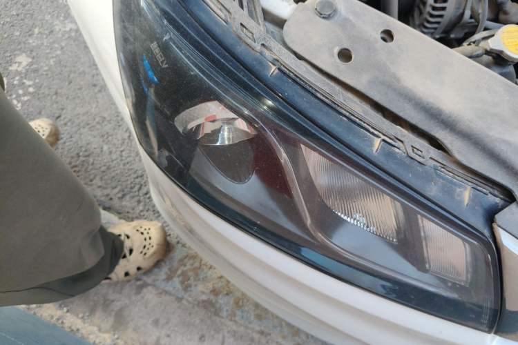 Used Geely Auto Emgrand 2017 Sedan Million Edition 1.5L CVT Luxury Model Right Front Headlight