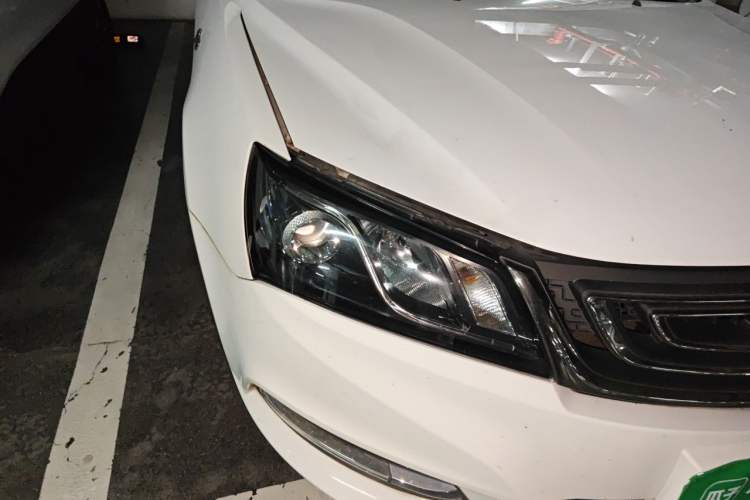 Used Geely Auto Emgrand 2017 Sedan Million Edition 1.5L CVT Upward Version Right Front Headlight