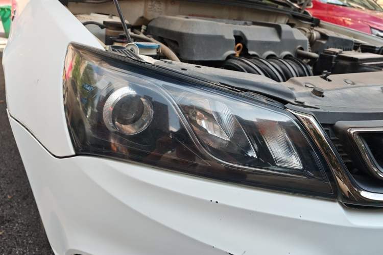 Used Geely Auto Emgrand 2017 Sedan Million Edition 1.5L CVT Luxury Model Right Front Headlight
