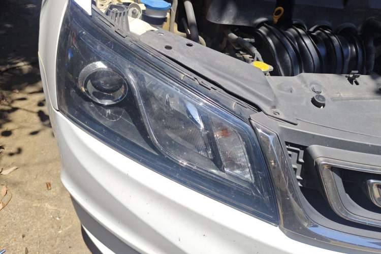 Used Geely Auto Emgrand 2017 Sedan Million Edition 1.5L CVT Upward Version Right Front Headlight