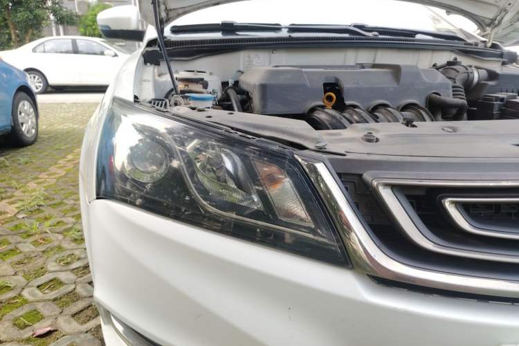Used Geely Auto Emgrand 2017 Sedan Million Edition 1.5L CVT Upward Version Right Front Headlight