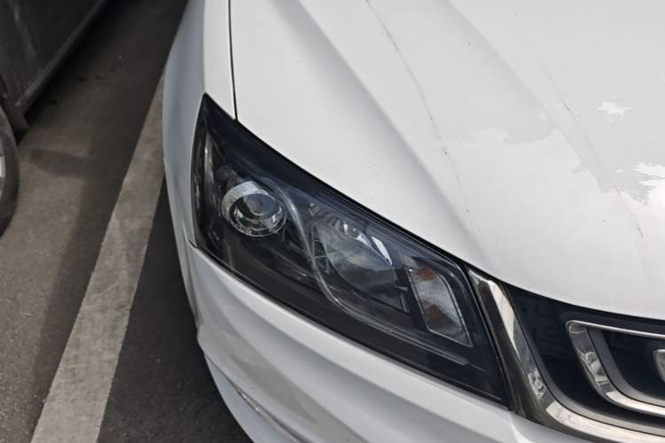 Used Geely Auto Emgrand 2017 Sedan Million Edition 1.5L Manual - Upward Version Right Front Headlight